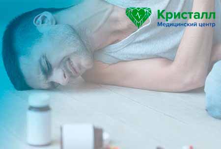Мужчина в состоянии ломки